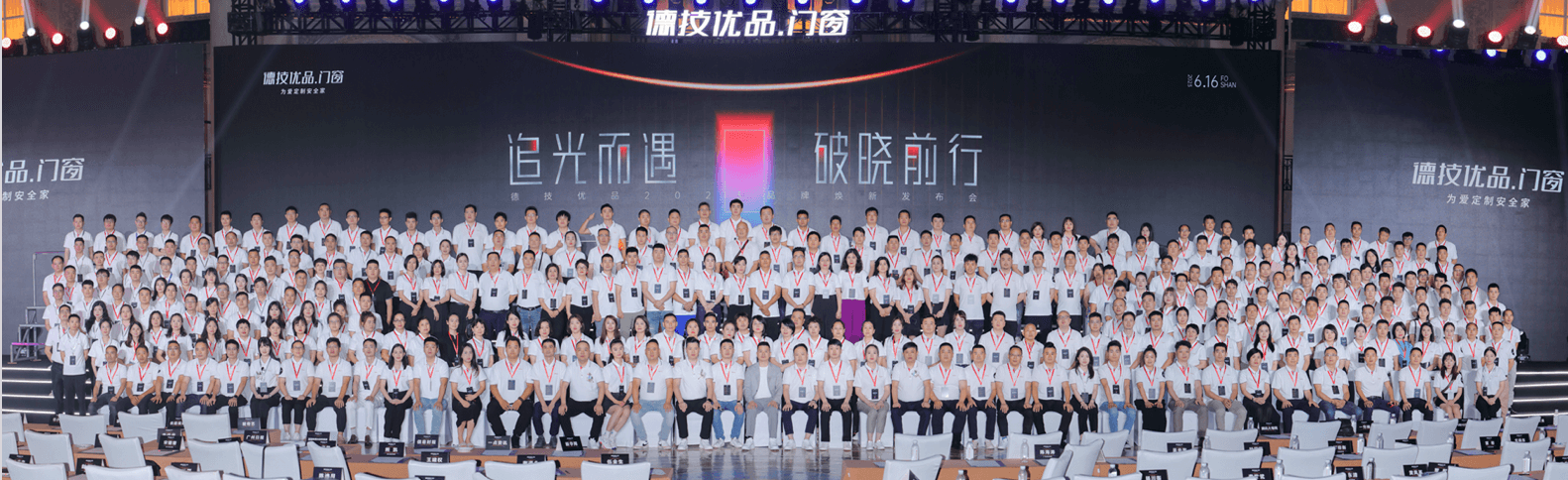 Kalitatezko Ate Tolesgarrien Atzean Talde Profesionala