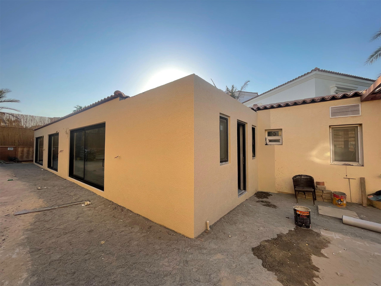 دبي الإمارات العربية المتحدة حالة مشروع باب جرار من الألومنيوم